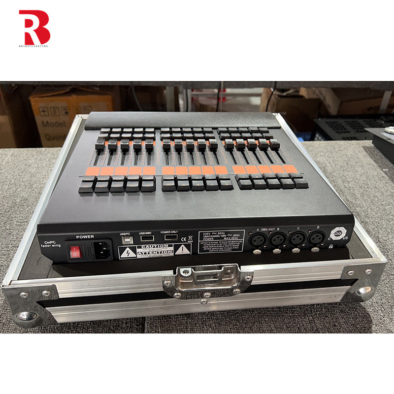 Système de commande DMX de scène durable Intuitif Fader Dmx Commandeur de lumière sans fil 20000Hrs